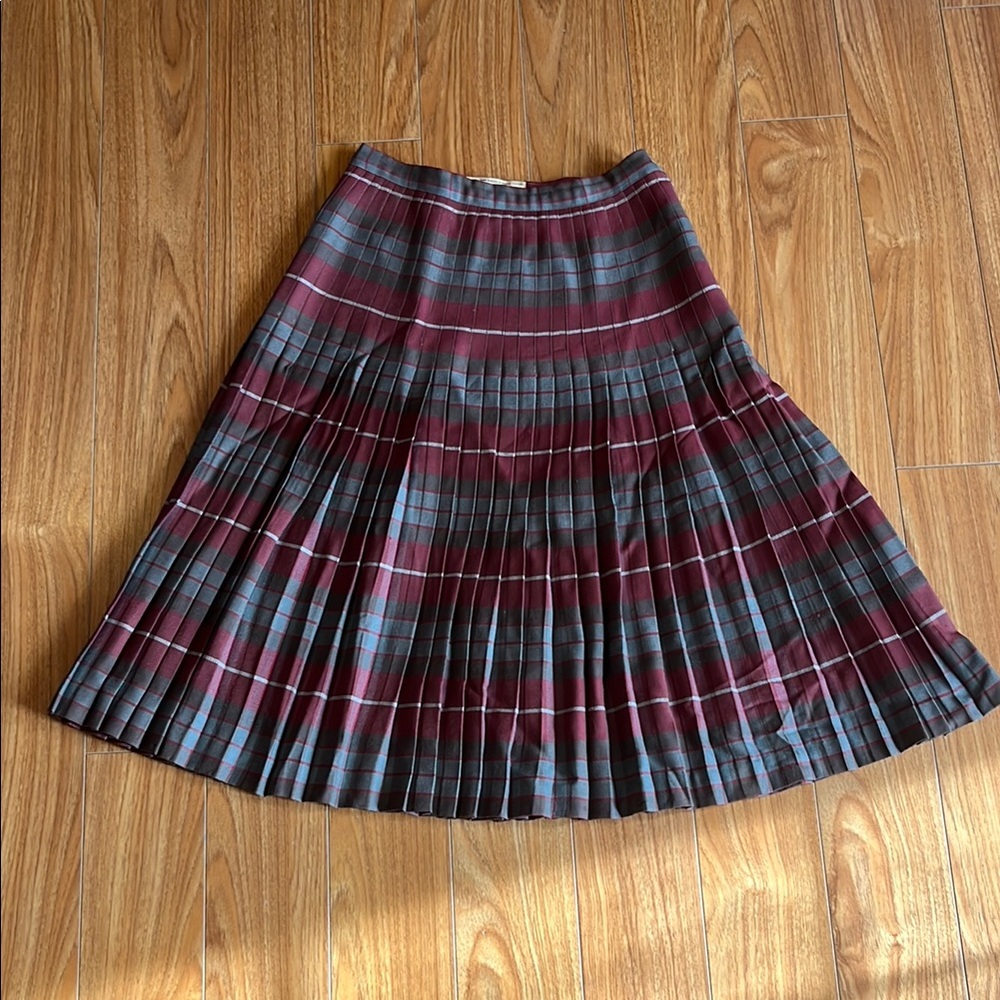 Vintage Highland Queen Plaid Pleated Skirt - Red and Gray